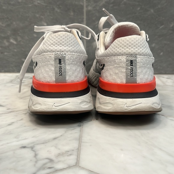 Womens Nike Running Shoe - Picture 4 of 5